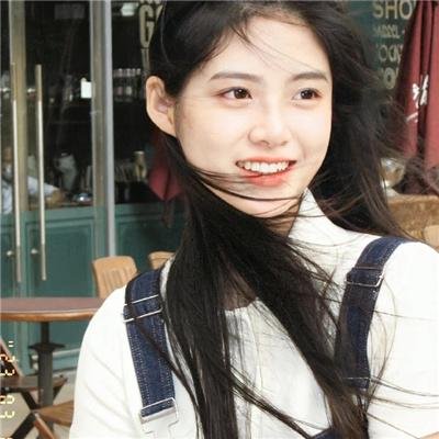 九顶假发的女孩